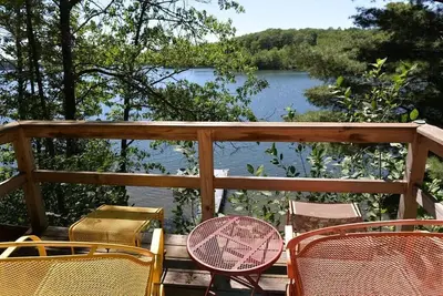 Image de Decompression Zone: Peaceful Retreat W\/ Lake View