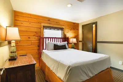 Image de Christmas Mountain Village™ - Wisconsin Dells - 2 Bedroom Timber