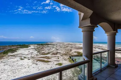 Image de Stunning Unobstructed Views of the Seashore, Gulf & Sound |Renovated |Community Pools |Tennis Courts