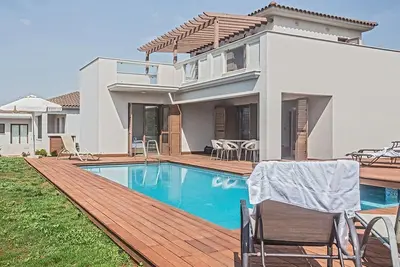 Image de Villa Petreris Dyo - Belle villa Ayia Napa de 3 chambres avec piscine - À quelques pas de l'avenue N