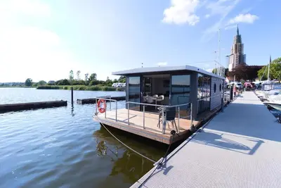 Image de Houseboat Fjord Aries with roof terrace in Schleswig