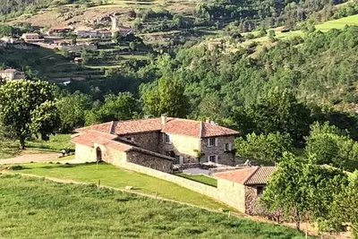 Image de Pour un séjour en toute quiétude, vieille batisse   avec vue panoramique