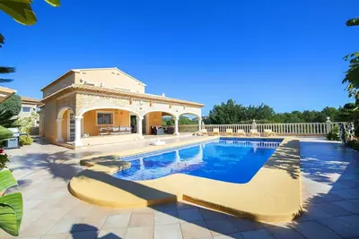 Image de Belle maison de vacances privée avec piscine privée, climatisation, Wifi, Tv, patio et parking