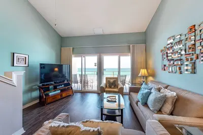 Image de Wonderful Gulf-front condo with pool & beach boardwalk in the heart of Destin