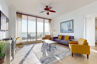 Image de Gorgeous penthouse w/shared outdoor pool, hot tub, tennis - Snowbird-friendly