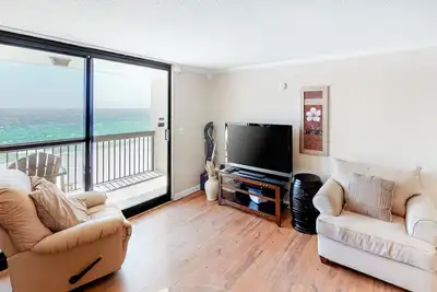 Image de 6th Floor Condo, On-site restaurant & bar, Splash pad w/ pool