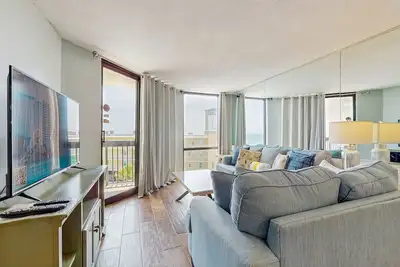 Image de Inviting condo w/splash pad, multiple pools, and on-site bar