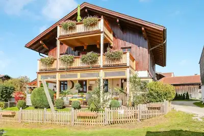 Image de Appartement de vacances \"Parzinger 2\" près de Chiemsee avec vue sur montagne et terrasse