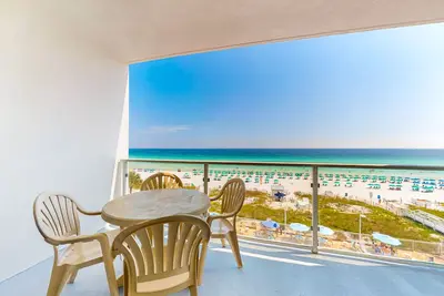 Image de Cozy condo with Gulf-front balcony & great views - near shops & dining