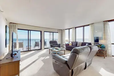 Image de Beautiful Gulf Front Condo Fun Amenities, Nearby Shopping & Dining