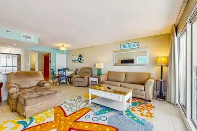 Image de Pretty 2nd Floor Condo Gulf Front, Nearby Shopping & Dining