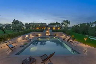 Image de maison de vacances avec piscine