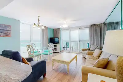 Image de Gulf-front, 10th-floor corner condo with pools & hot tub - majestic views