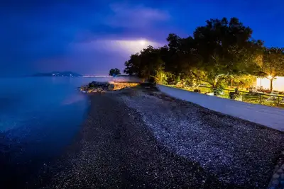 Beachfront Isolation Paradise Retreat