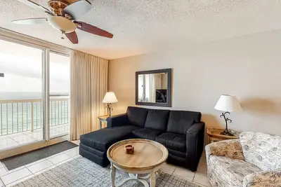 Image de Beachfront, 11th-floor condo with Gulf view, pools, hot tub & beach access