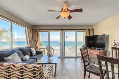 Image de Second-Floor Gulf Front Condo w/ Shared Pool & Boardwalk in the Heart of Destin