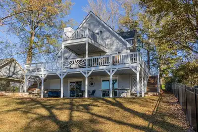 Image de Blue Pointe | Amazing sunset views| Fabulous flat lot| Pet Friendly (Fee)