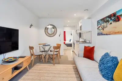 Image de 3 Bedroom Home in City Central + Free Parking