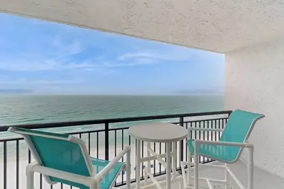 Image de Beach-chic 18th floor condo w/ gulf-front views Indoor & outdoor pool on-site