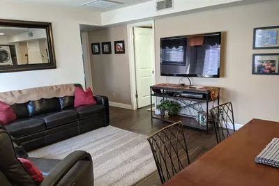 Image de Deux chambres Ă coucher pour le prix d'un! St. George Condo