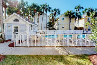 Image de Updated, bright cottage, Steps to the beach, Close to entertainment