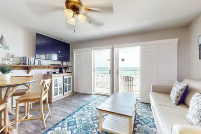 Image de Upgraded Gulf Beachfront Condo with WiFi, Shared Pool, & Seasonal Beach Service