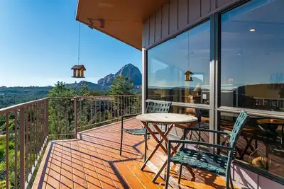 Image de Two level Octagonal home in a great location! Manzanita - S043