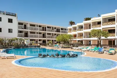 Image de Joli appartement pour 4 personnes avec Wifi, piscine, Tv et terrasse