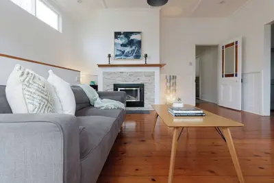Image de Family Home with City Views in East Launceston