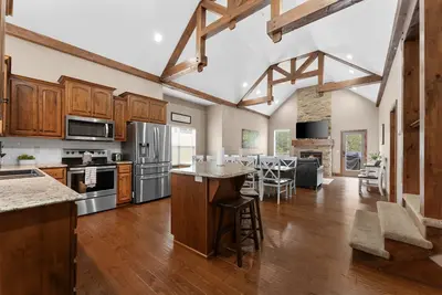 Image de 7br/6ba, Hot Tub, Shuffleboard & Foosball, 2 Pools, Table Rock & Thunder Ridge