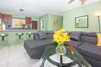 Image de Spacious condo unit in west end paradise!