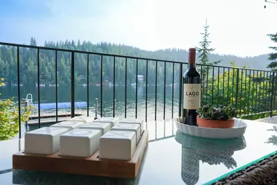 Image de Ellen's Escape in Rockford Bay/Lake Cda — no wake zone and family friendly.