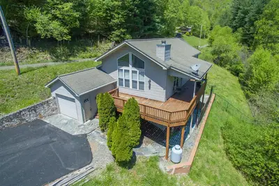 Image de Power, Water & WiFi Soon! Mtn Vista, Fire Pit, Gas Logs, Close Burnsville & Avl!
