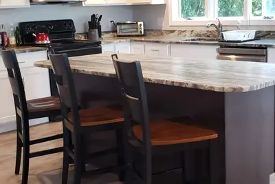 Image de Simple and clean living by the beach!