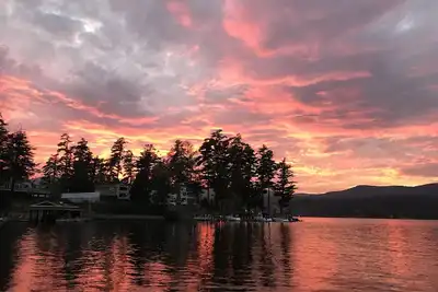 Image de Relax on Dock - Lake George Home