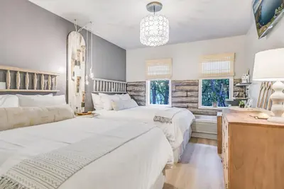 Image de Cabins on the Square: Tranquility Suite #2