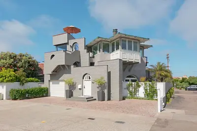 Image de Del Mar Beach House, Gated, Secluded, Pristine. Adjacent to the Beach.
