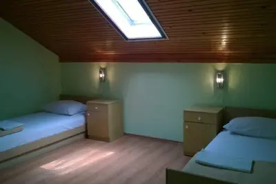 Image de Appartement de vacances Vodice pour 2 - 6 personnes avec 3 chambres à coucher - Ferme