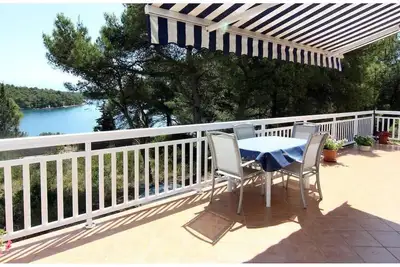 Image de Maison de vacances Vrboska pour 1 - 4 personnes avec 2 chambres à coucher - Maison mitoyenne