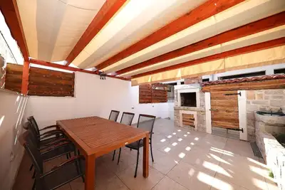 Image de Appartement de vacances Murter (Ort) pour 1 - 7 personnes avec 2 chambres à coucher - Maison mitoyen