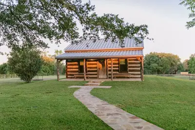 Image de Barnwood Builders Cabin @ The Lone Star Farm