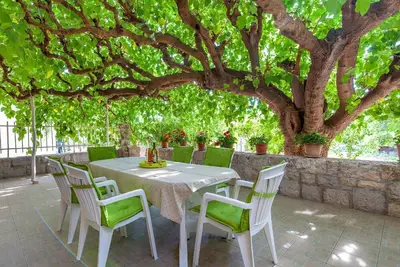 Image de Maison de vacances Podstrana pour 1 - 8 personnes avec 3 chambres à coucher - Maison mitoyenne