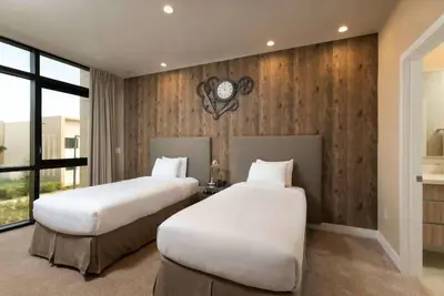 Image de Elegant 3br Villa with Private Balcony! Close to Attractions and Parks