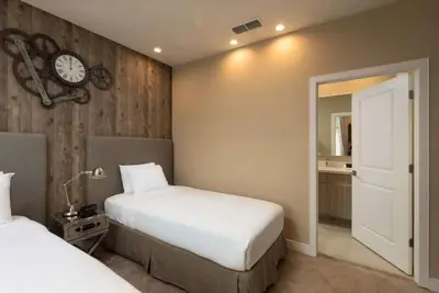Image de Minutes From Disney's Parks! 3br Family Villa | Spacious Living Room + Balcony