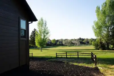 Image de Cabin on the Green on Bison Ridge Golf Course
