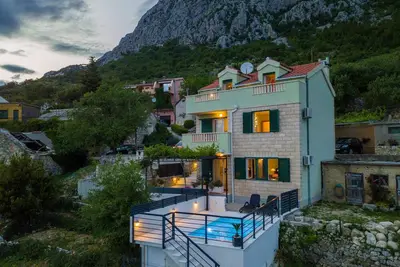 Image de Maison de vacances Makarska pour 1 - 6 personnes avec 3 chambres à coucher - Maison de vacances