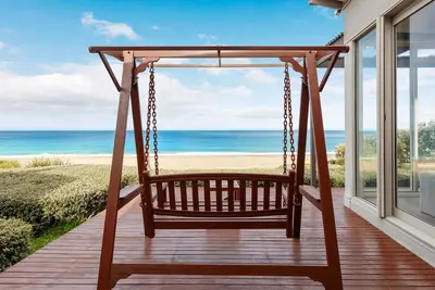 Image de Chocolate Gannets - Seafront Villa with full ocean views, 50meters from beach