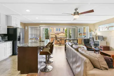 Image de Air conditioned Balboa Island Flat, Steps to Balboa Island Ferry, w/Parking. Amazing Location!