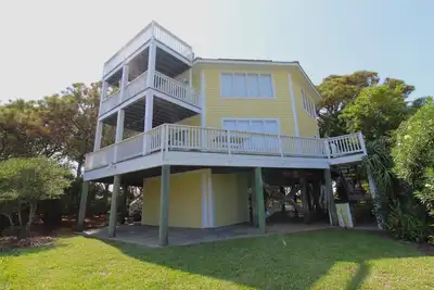 Image de River and Ocean Views Expansive Interior 1505 Forrest Ave