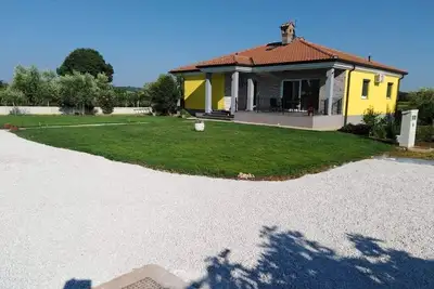 Image de Maison de vacances Petrovija pour 1 - 6 personnes avec 3 chambres à coucher - Maison de vacances